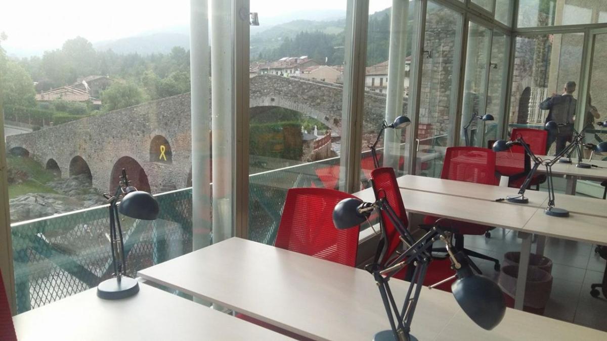Apartamento Duplex En El Puente Historico, Gra De Fajol カンプロドン エクステリア 写真