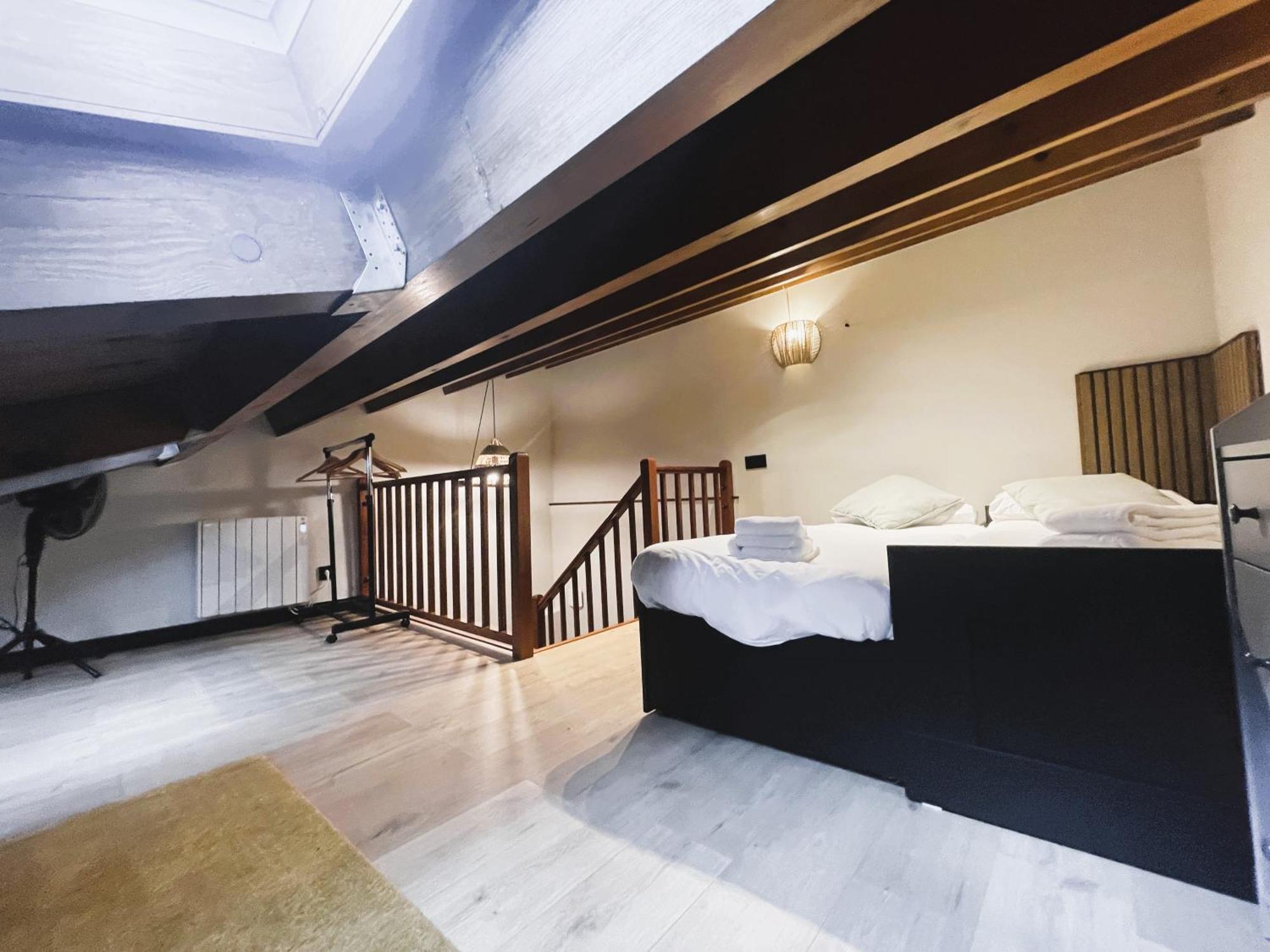 Apartamento Duplex En El Puente Historico, Gra De Fajol カンプロドン エクステリア 写真