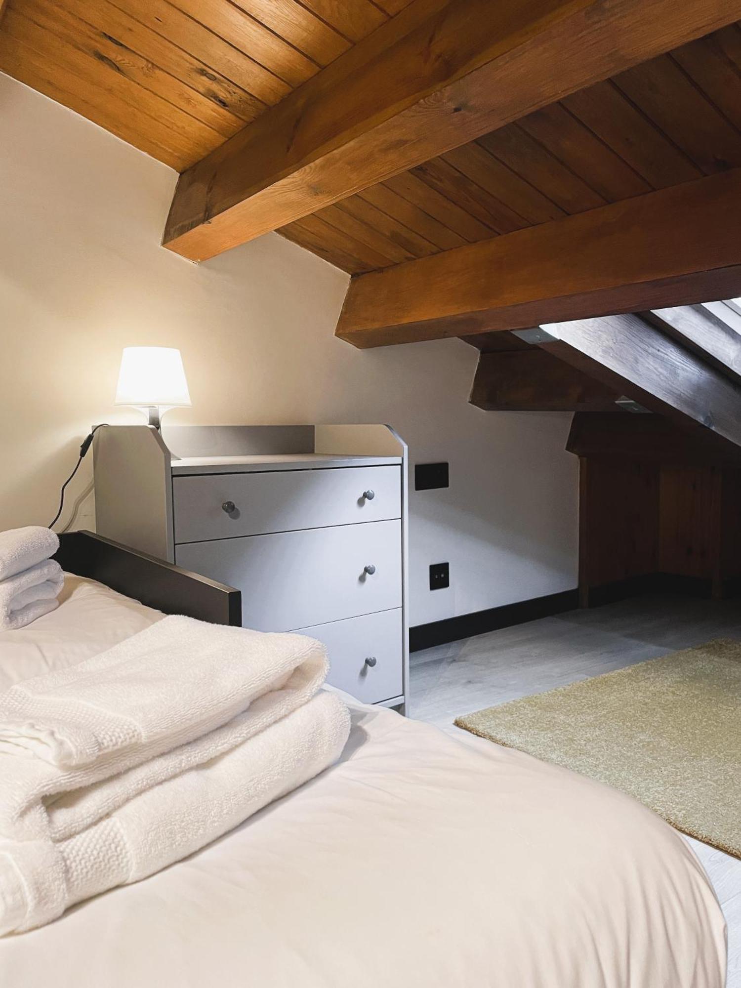 Apartamento Duplex En El Puente Historico, Gra De Fajol カンプロドン エクステリア 写真