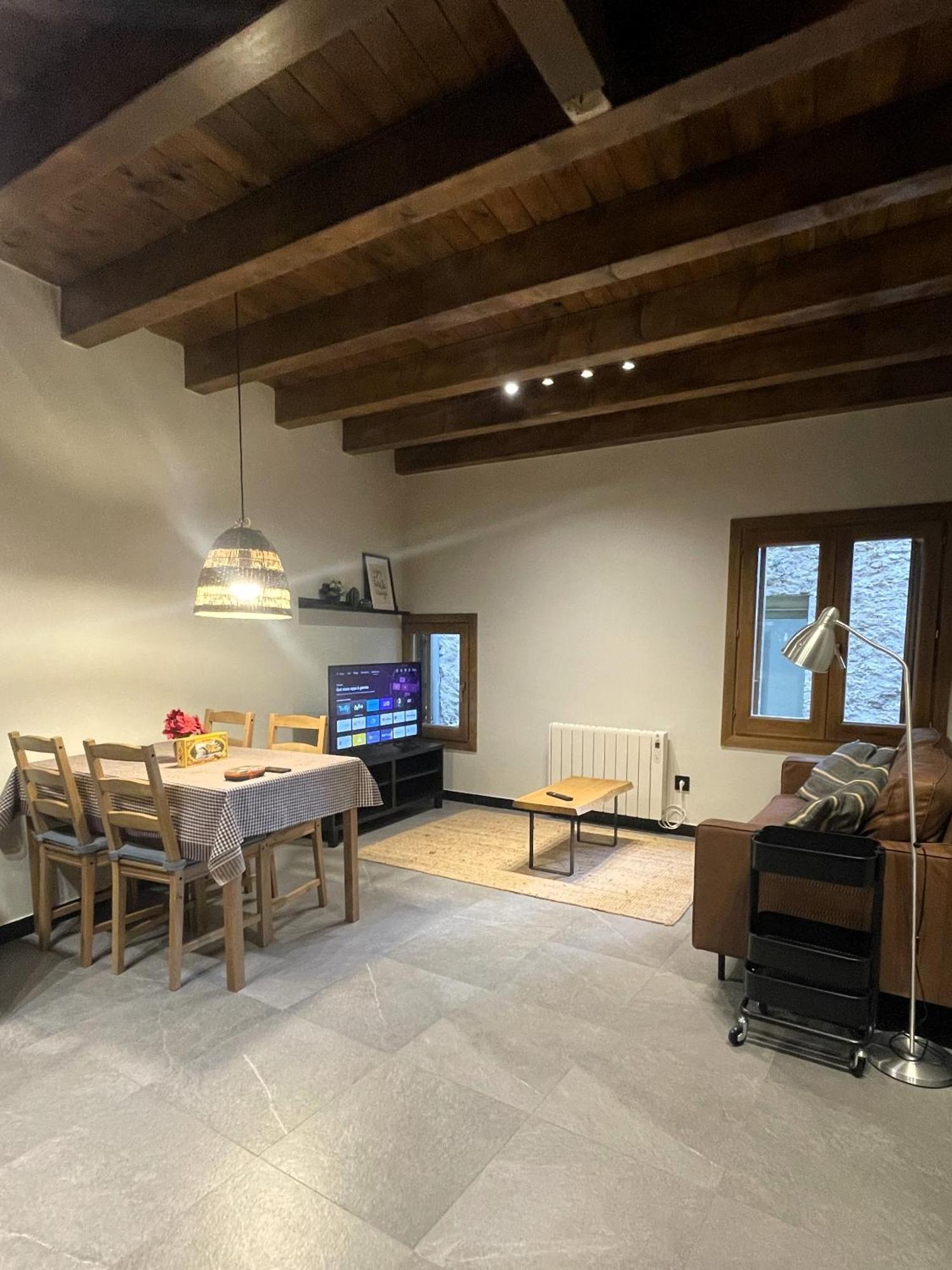 Apartamento Duplex En El Puente Historico, Gra De Fajol カンプロドン エクステリア 写真