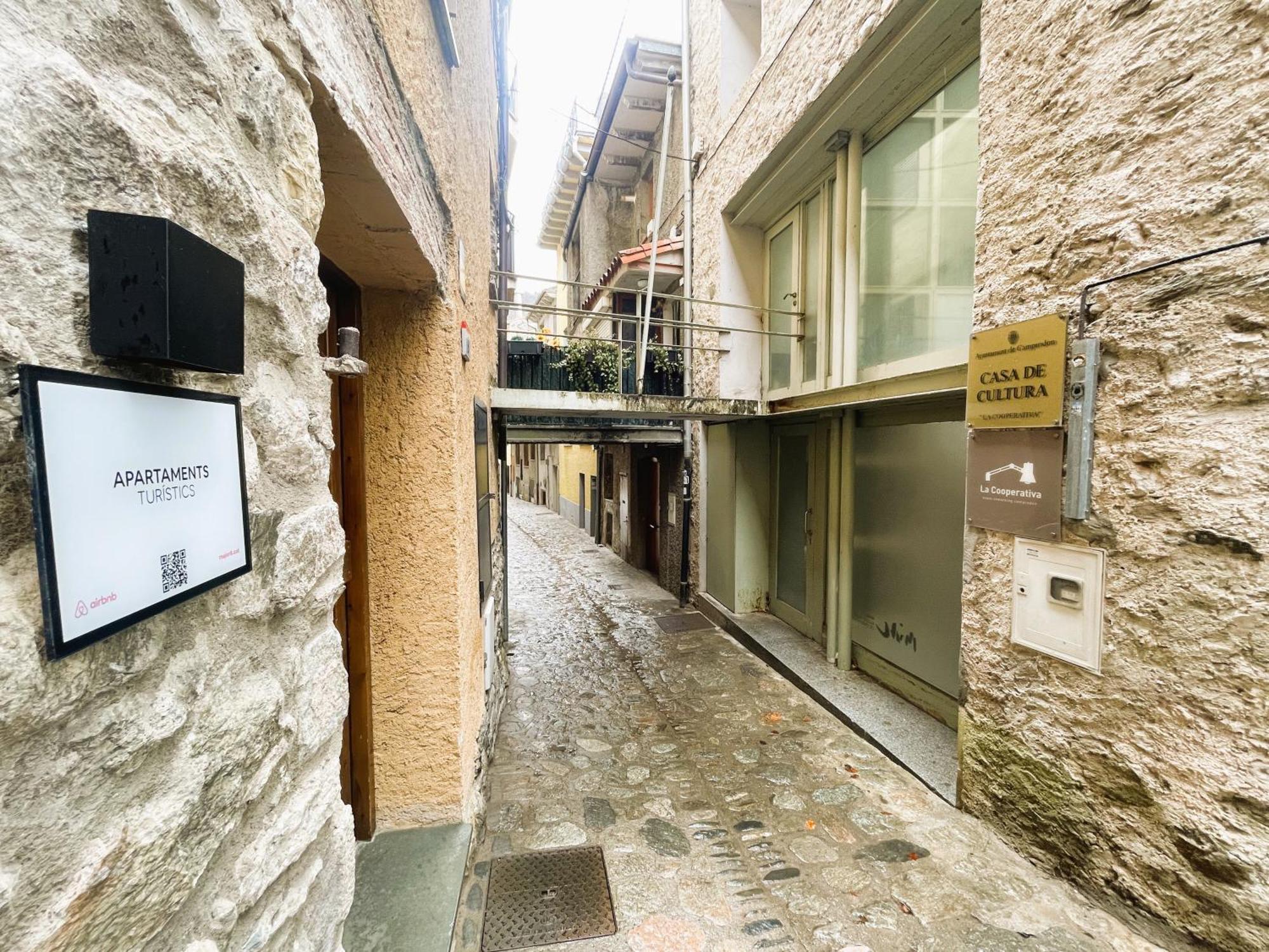 Apartamento Duplex En El Puente Historico, Gra De Fajol カンプロドン エクステリア 写真